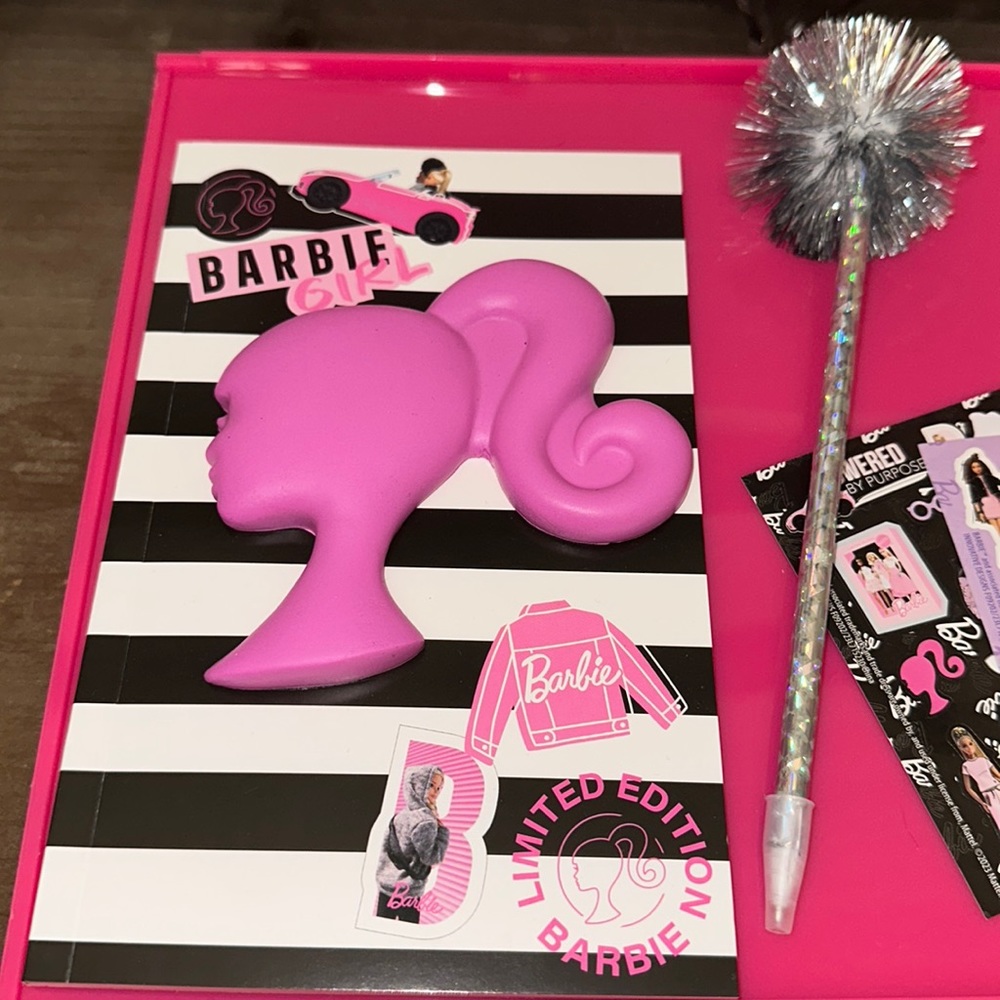 NWB Limited edition Barbie journal set. For the adult or child Barbie fan. OS